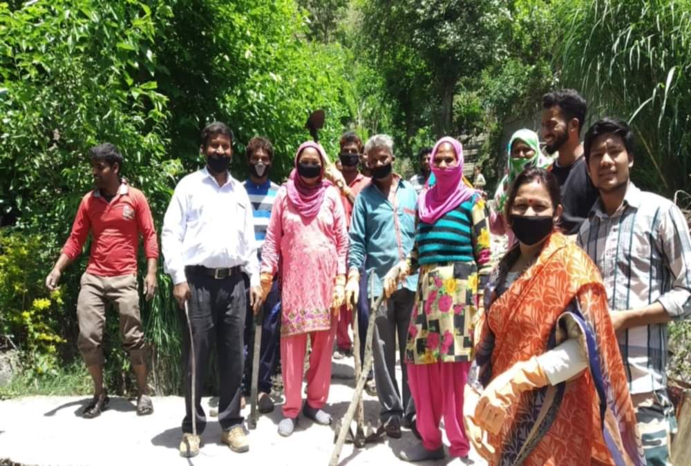 Nagar panchayat president Done drains cleaning in chamoli
