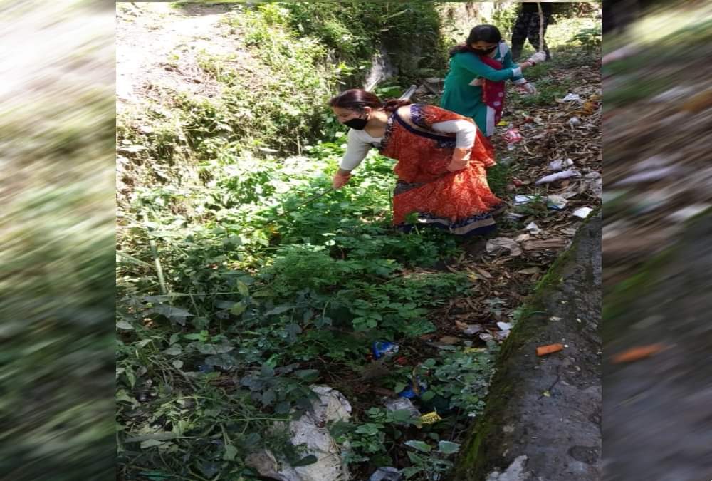 Nagar panchayat president Done drains cleaning in chamoli