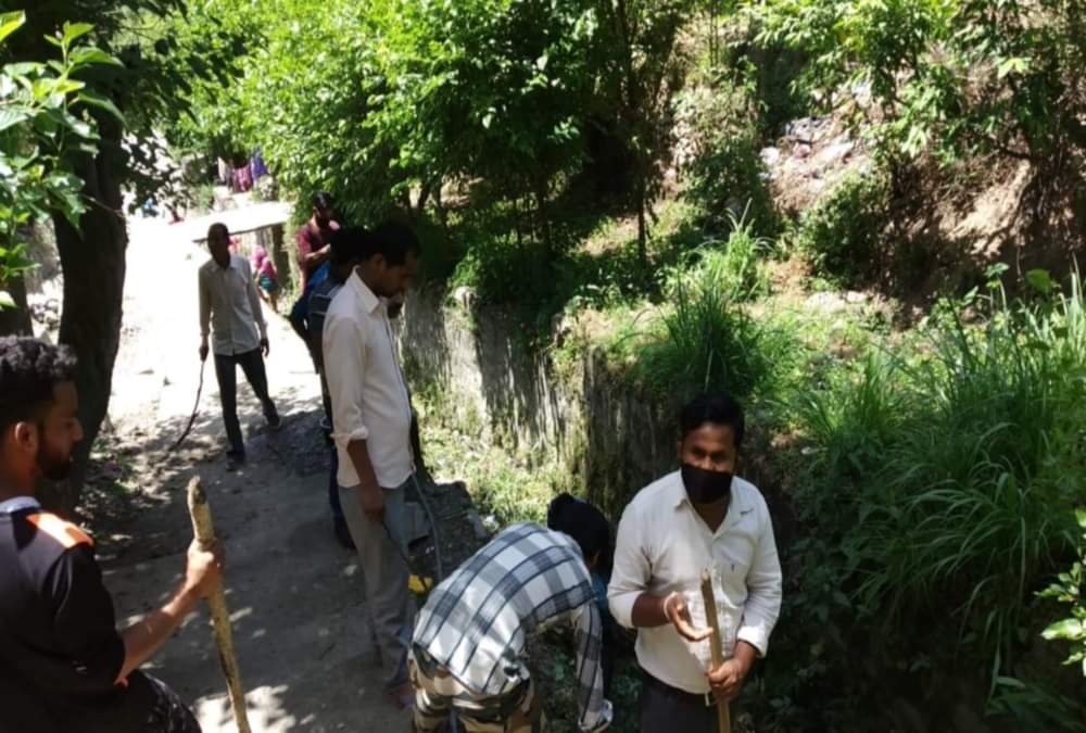Nagar panchayat president Done drains cleaning in chamoli