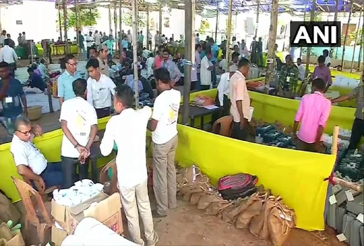 Lok Sabha Chunav 2019: Polling parties leave with EVM and VVPAT for fourth phase elections