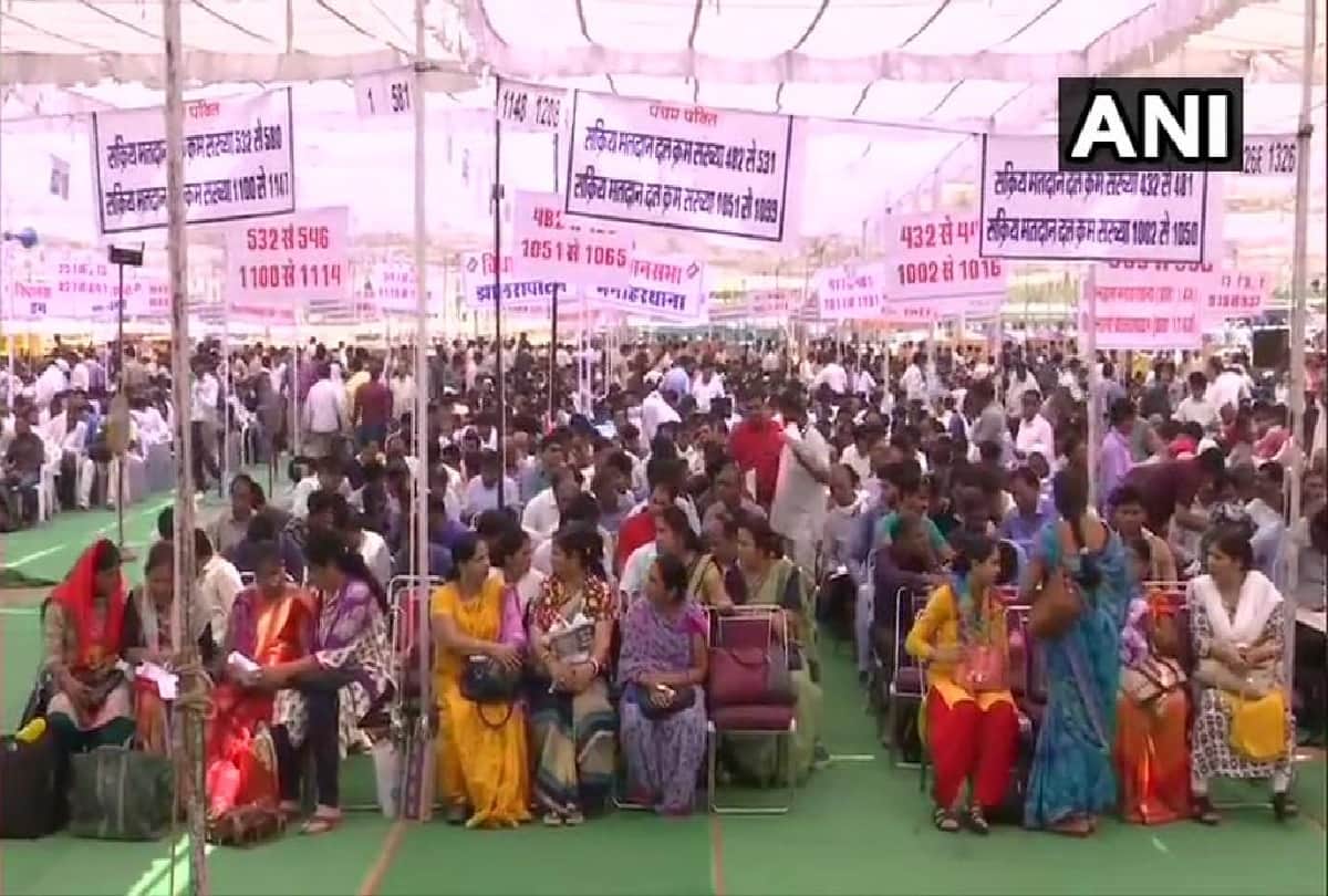 Lok Sabha Chunav 2019: Polling parties leave with EVM and VVPAT for fourth phase elections