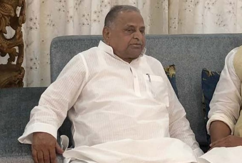 om prakash chautala visits wife in medanta hospital gurugram