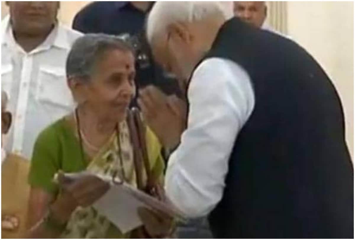 Lok Sabha Chunav 2019: Annapurna Shukla Like a mother, who blesses Modi for victory