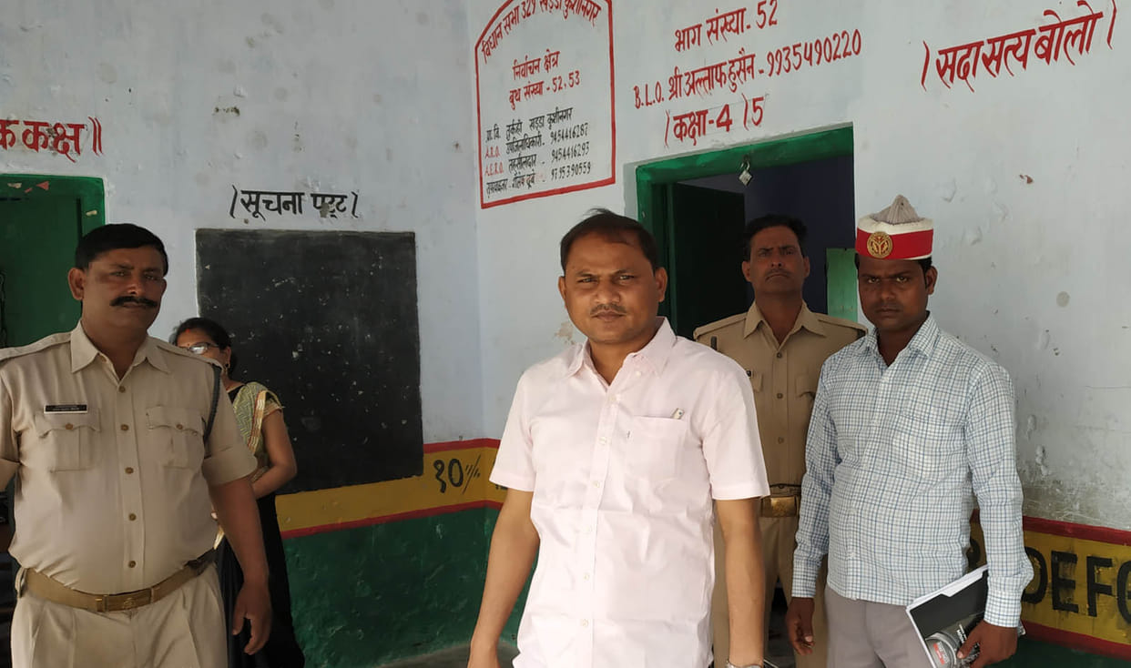चिड़ियों का नाम नहीं लिख पाए कक्षा तीन के बच्चे