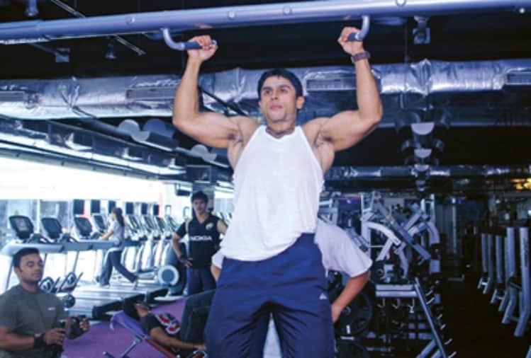 alia bhatt brother rahul bhatt not hanging out with family