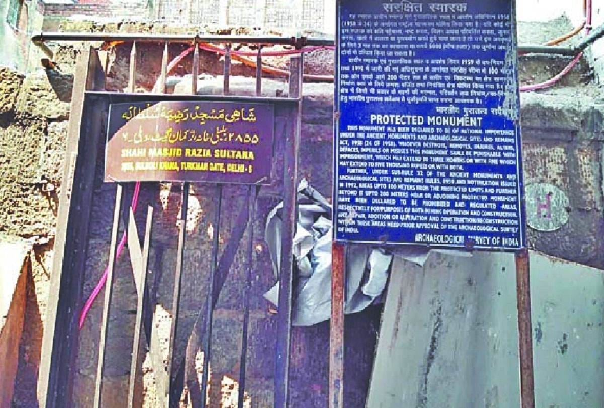 Razia Sultan Tomb is in a decrepit situation