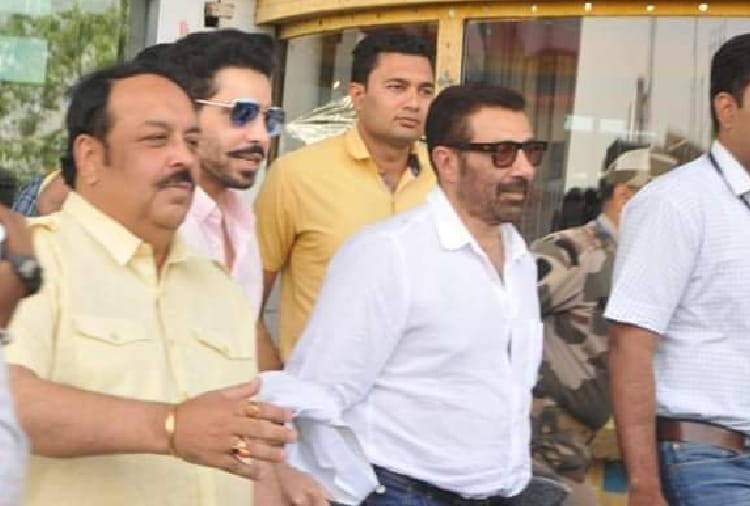 Lok sabha election 2019, Sunny deol reached in Amritsar of Punjab