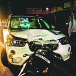हादसे में क्षतिग्रस्त कार और बाइक