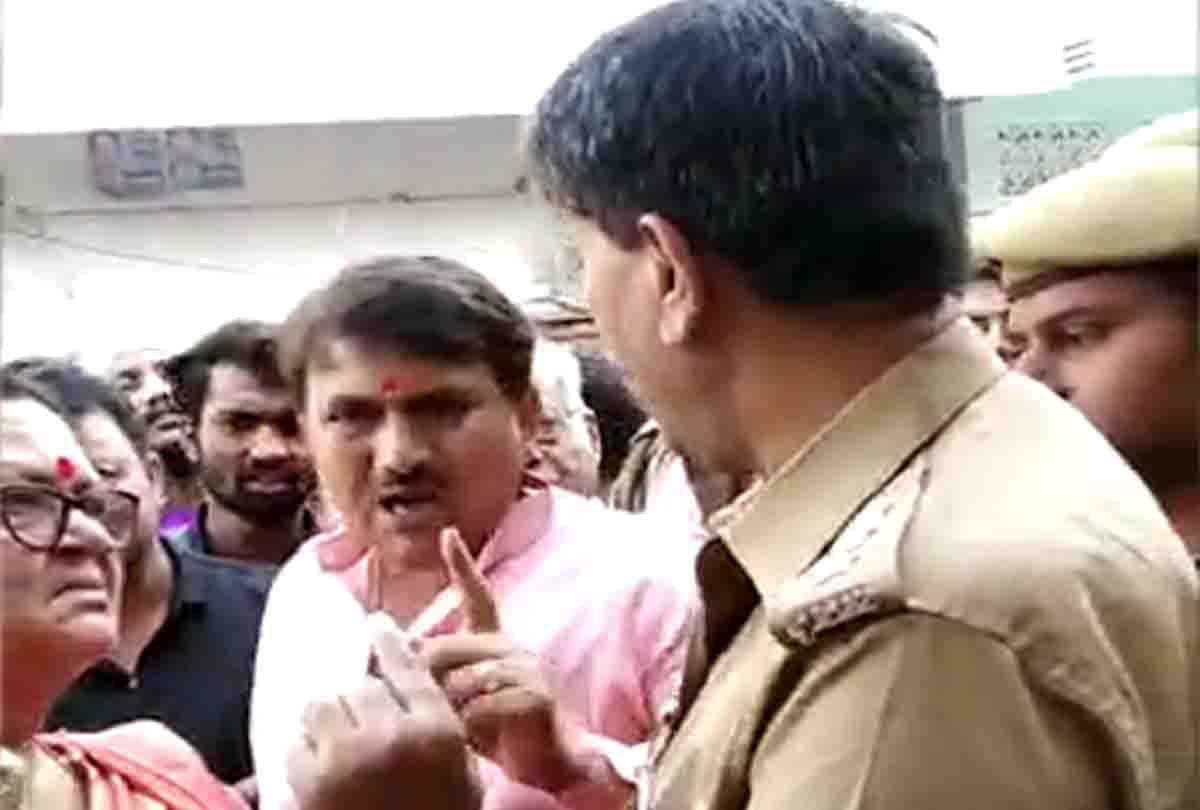 During the 4th phase of polling BJP leader fight with the CO