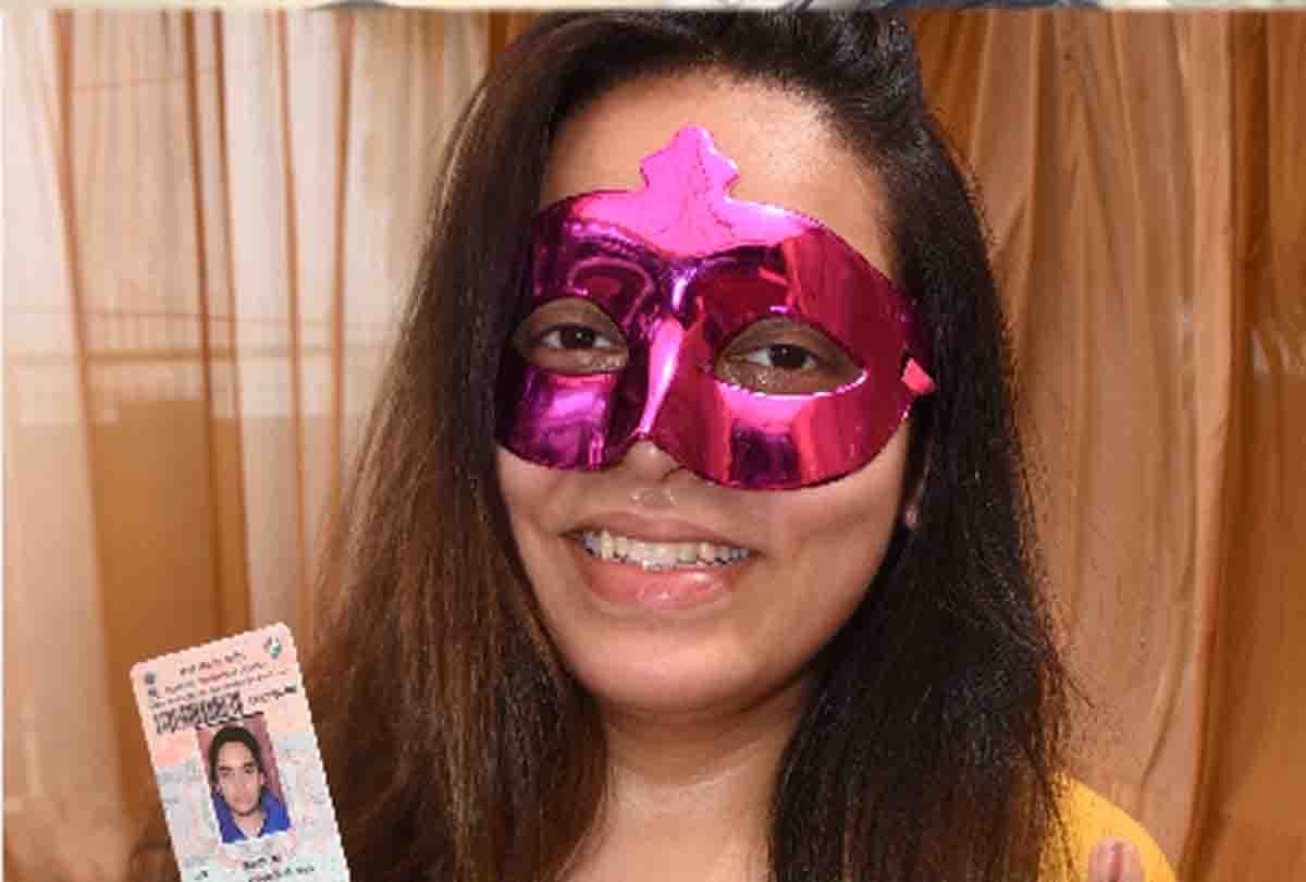 voter coming from london and south korea for voting in lok sabha election 2019