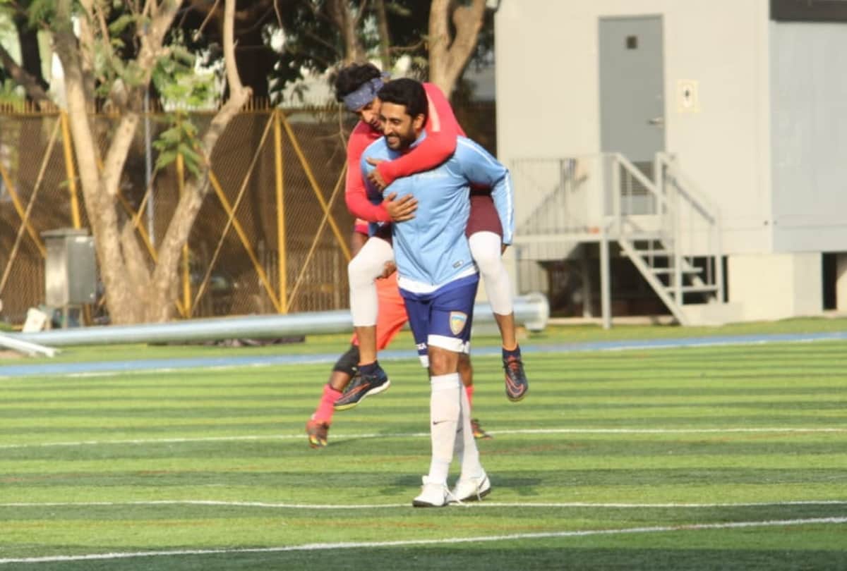 abhishek bachchan and ranbir kapoor playing football