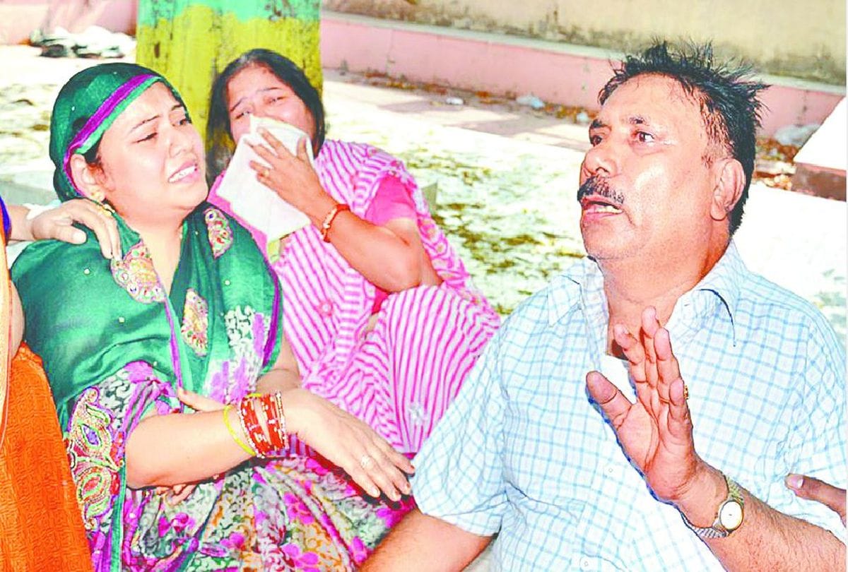 horrible car accident three died at etah shikohabad road