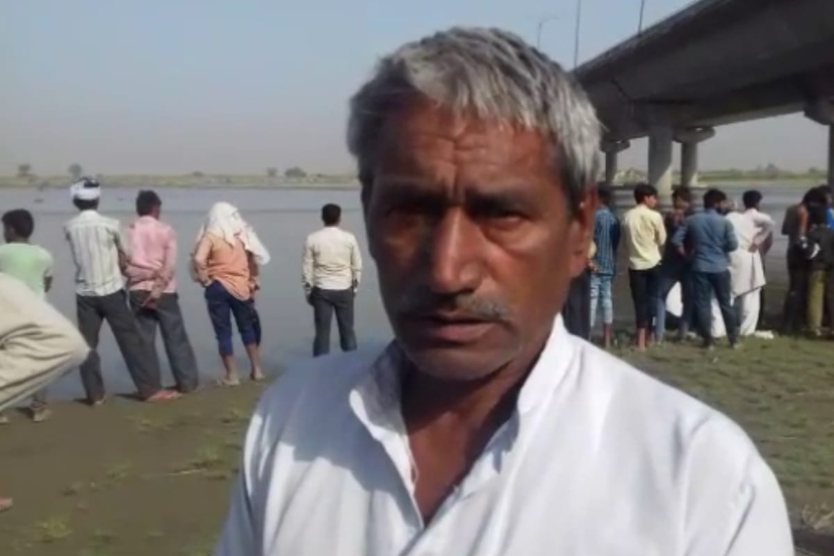 mother daughter missing after a family sunk in the yamuna river in Baghpat District