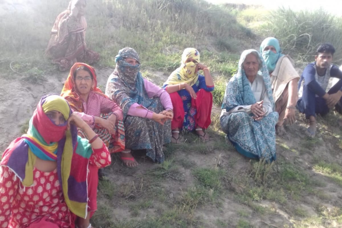mother daughter missing after a family sunk in the yamuna river in Baghpat District