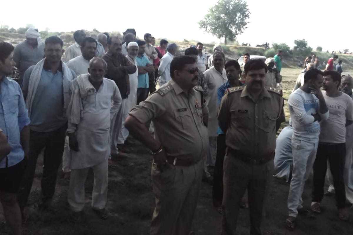 mother daughter missing after a family sunk in the yamuna river in Baghpat District