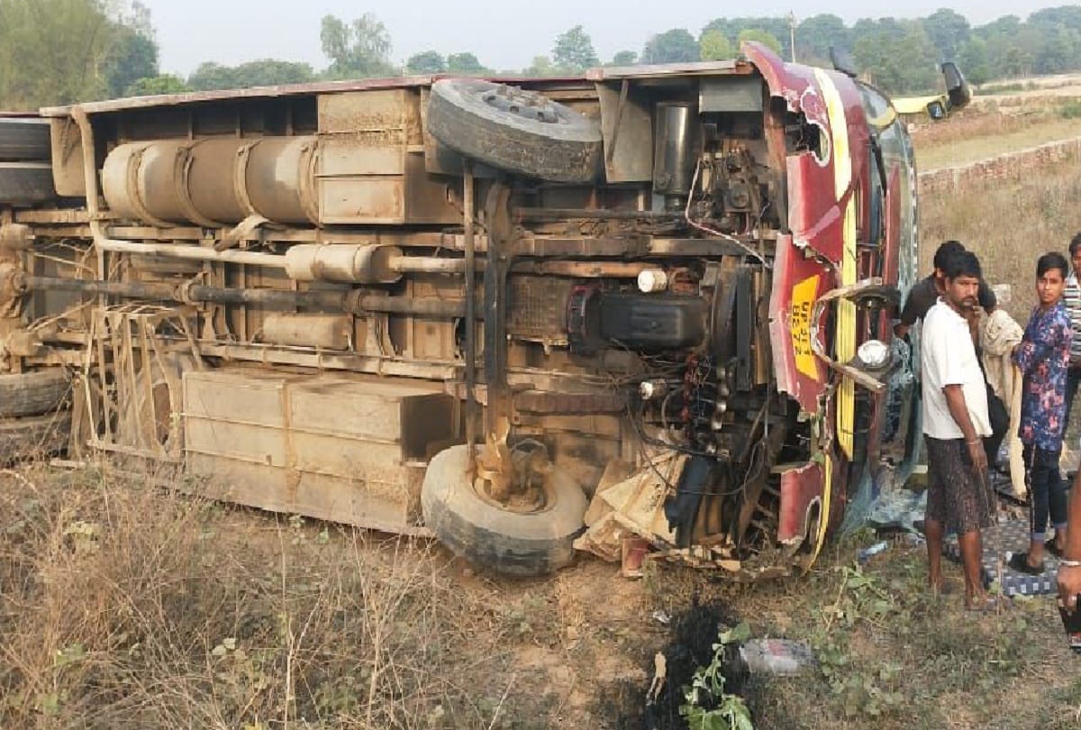 Bus going from Lakhimpur to Gorakhpur overturned 11 injured