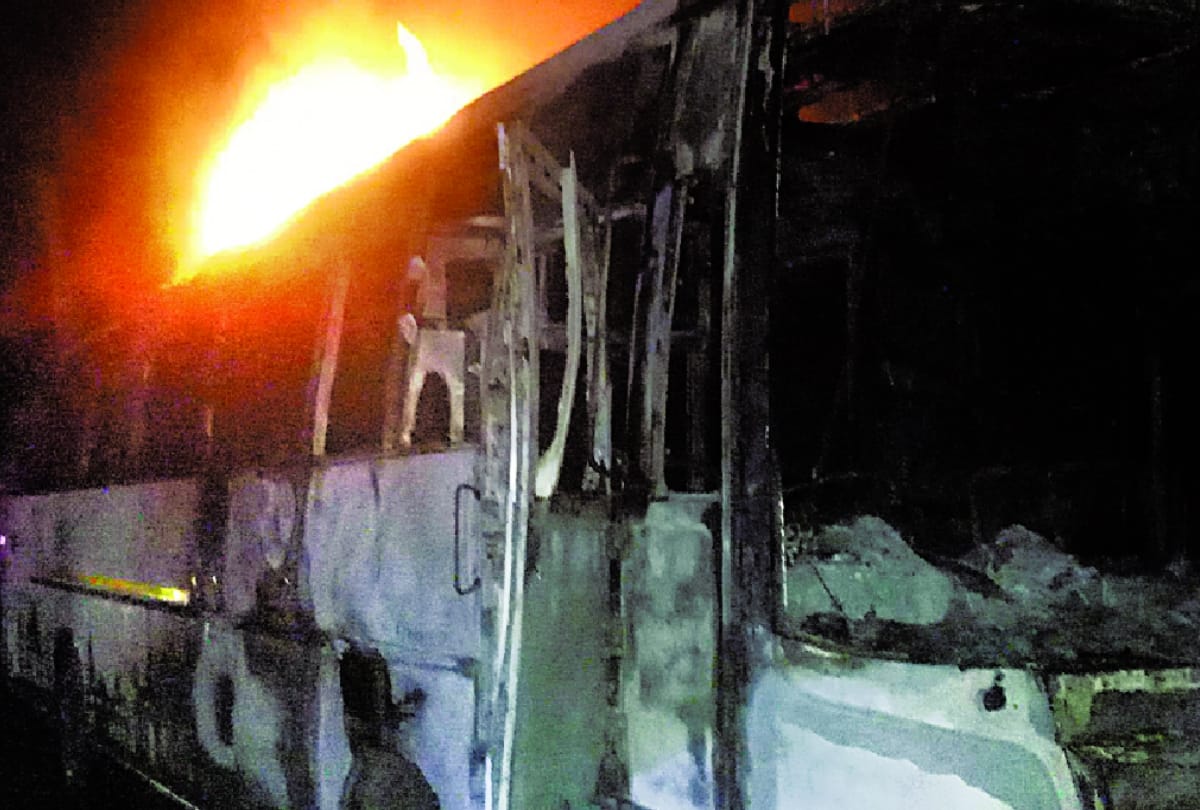 fire broke out in AC janrath bus in raebareli