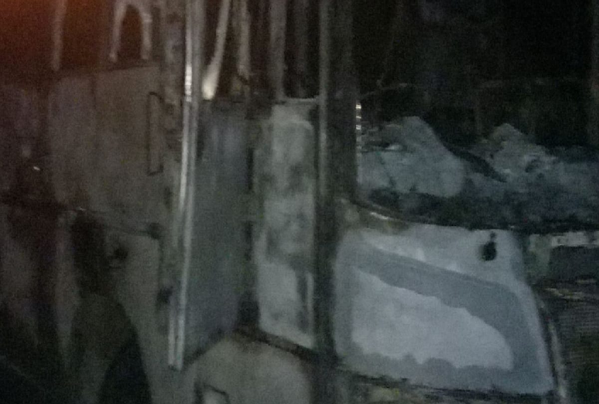 fire broke out in AC janrath bus in raebareli