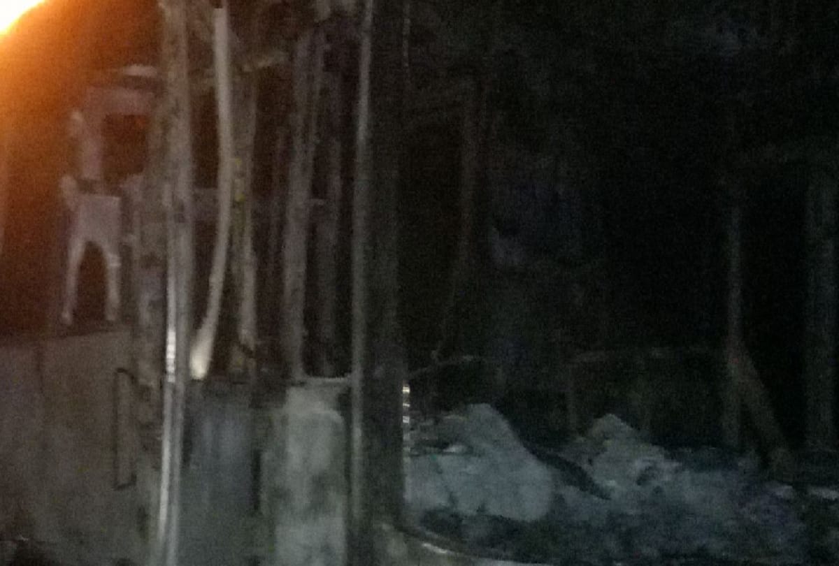 fire broke out in AC janrath bus in raebareli