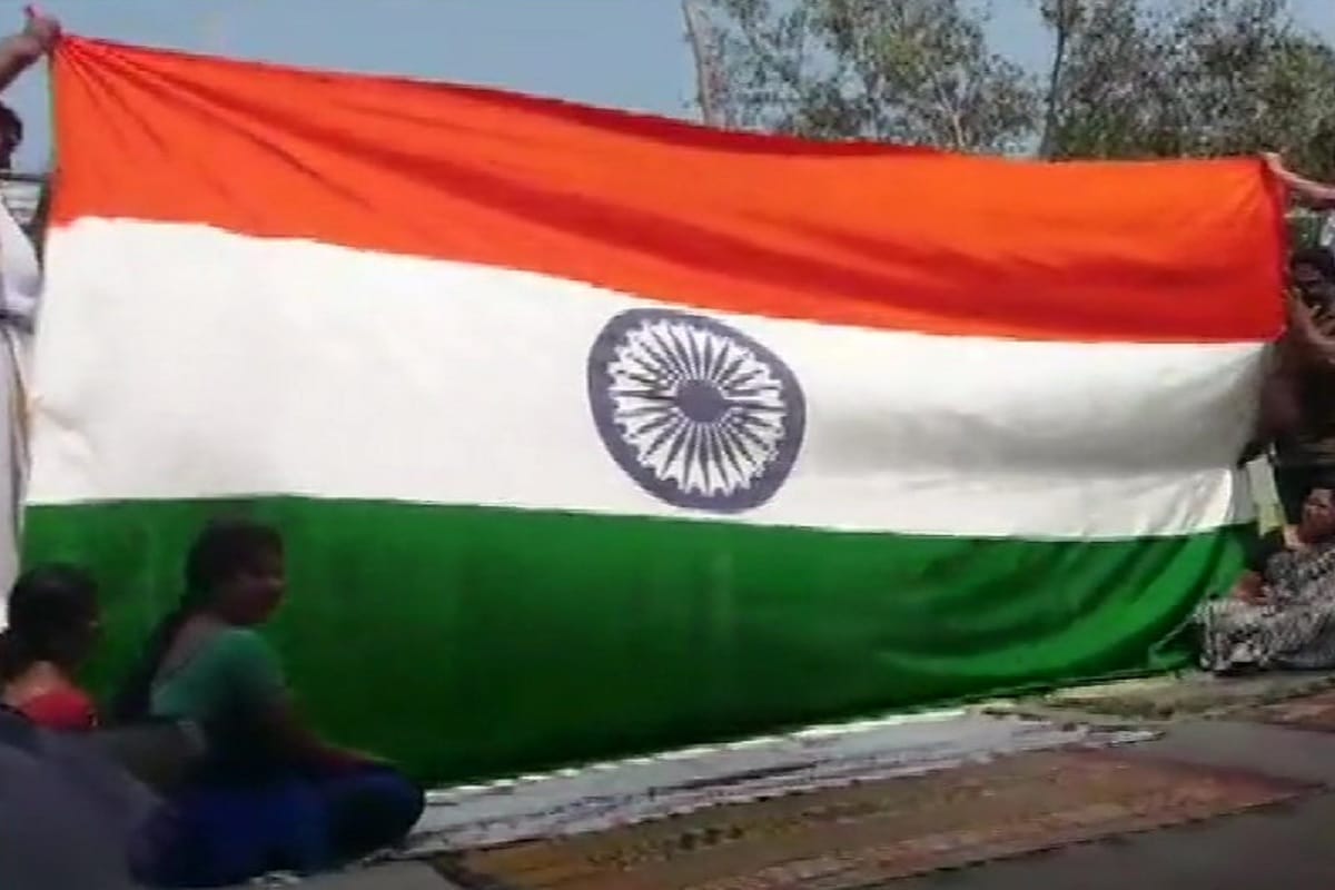 handloom weaver from Andhra Pradesh has designed a fully handwoven national flag