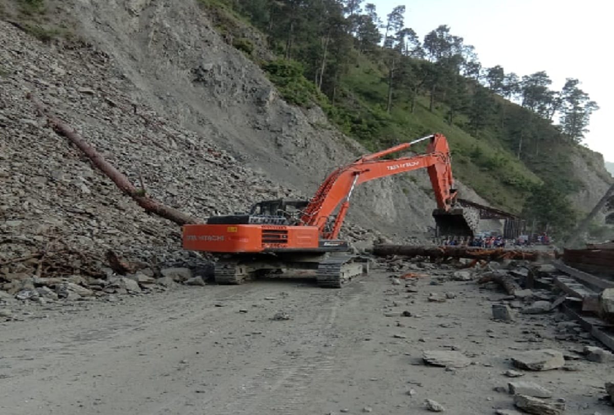 A large part of the Jammu-Srinagar National Highway collapsed