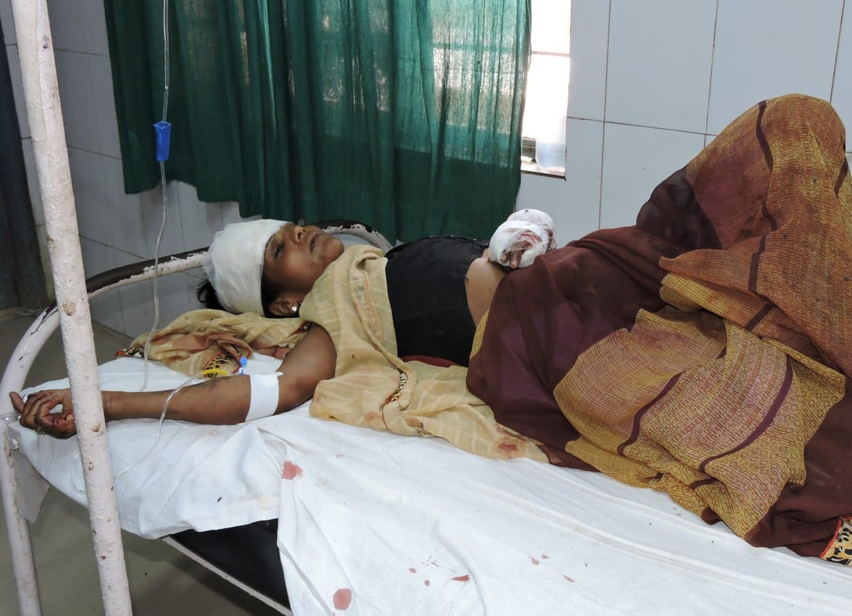 बच्ची के साथ महिला ट्रेन के आगे कूदीं, जख्मी
