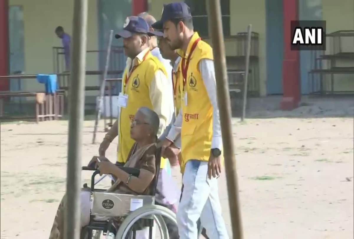 Lok Sabha Chunav 2019: Voters show different colours of democracy during fourth phase of elections