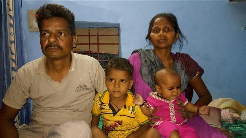 A woman with a photo is a boil, not rajkumari, i am mamta