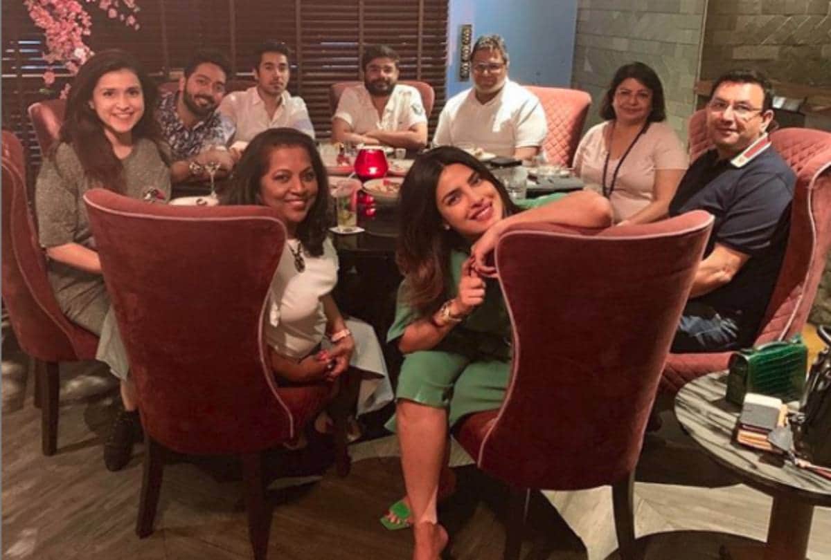isha ambani invites priyanka chopra and parineeti chopra for icecream party