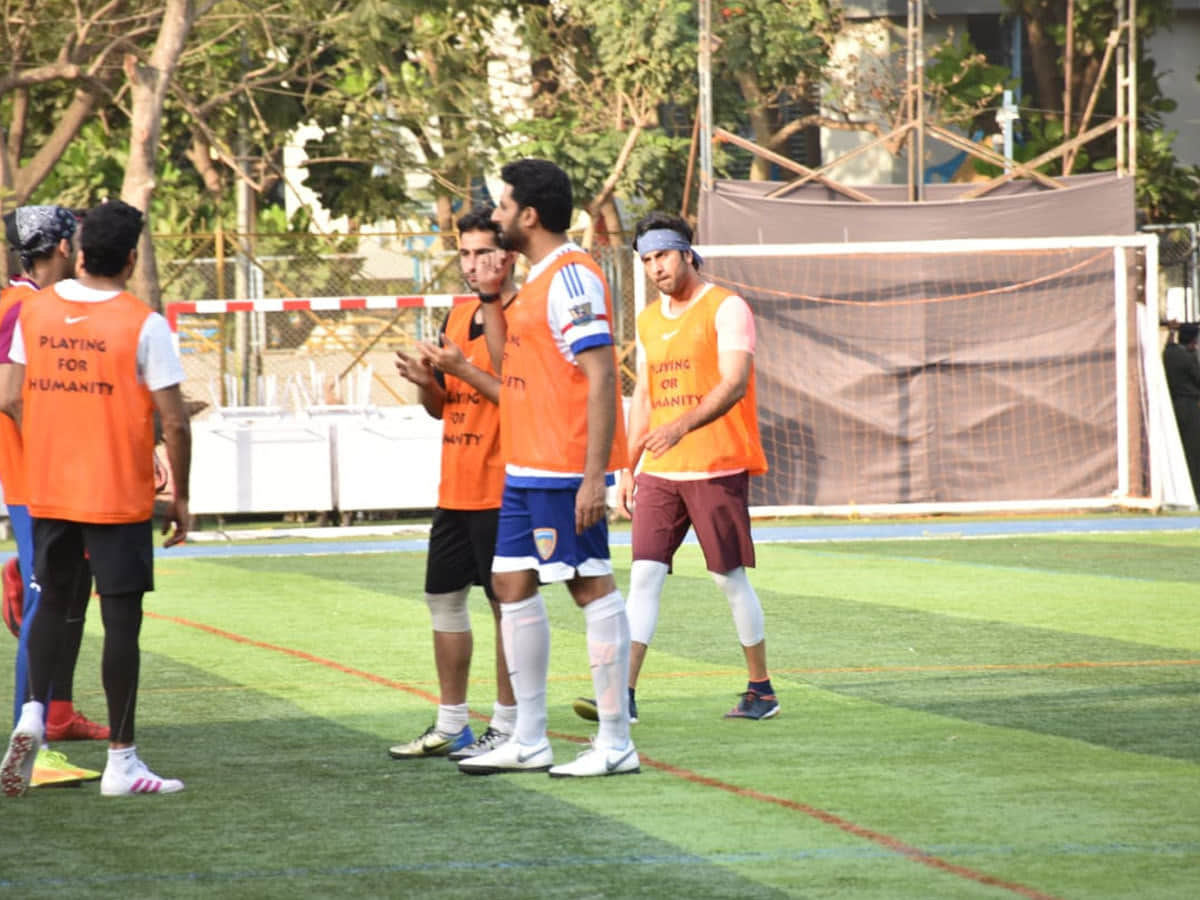 abhishek bachchan and ranbir kapoor playing football