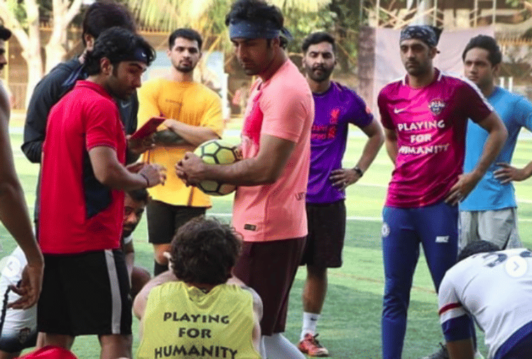 abhishek bachchan and ranbir kapoor playing football