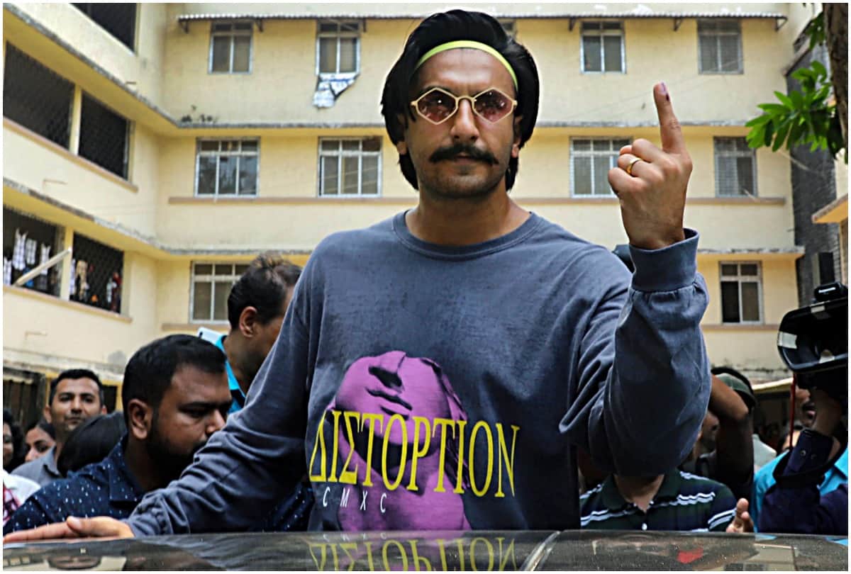 Lok sabha chunav 2019 Bollywood stars Sanjay dutt,Priyanka chopra to Ranbir kapoor cast their vote
