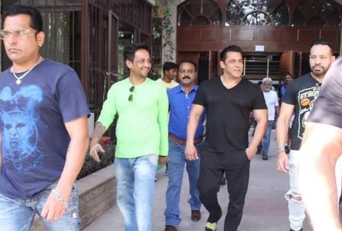 Salman Khan take part in shooting competition in Indore