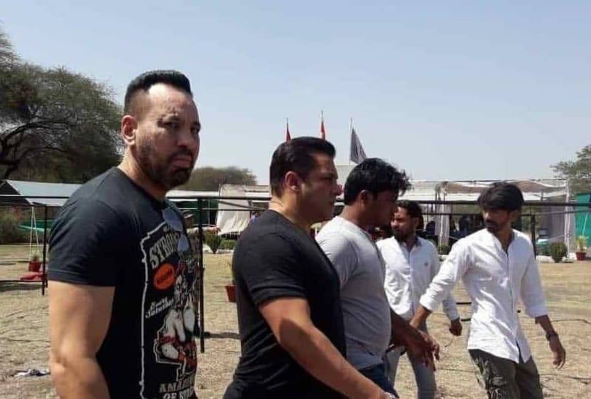 Salman Khan take part in shooting competition in Indore