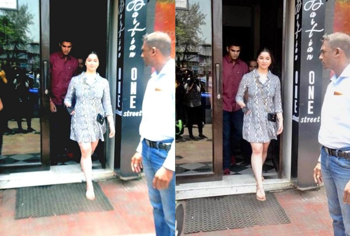 Sara tendulkar looks gorgeous in monochrome mini dress on lunch date with brother Arjun