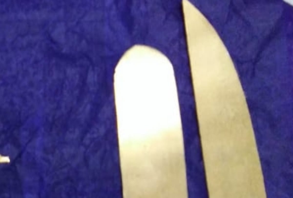 smuggler caught with 468 gram gold at amausi airport