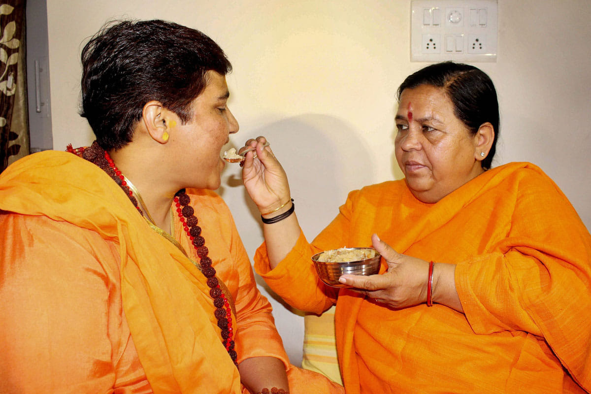 lok sabha elections 2019: Uma Bharti meets Sadhvi Pragya thakur in Bhopal