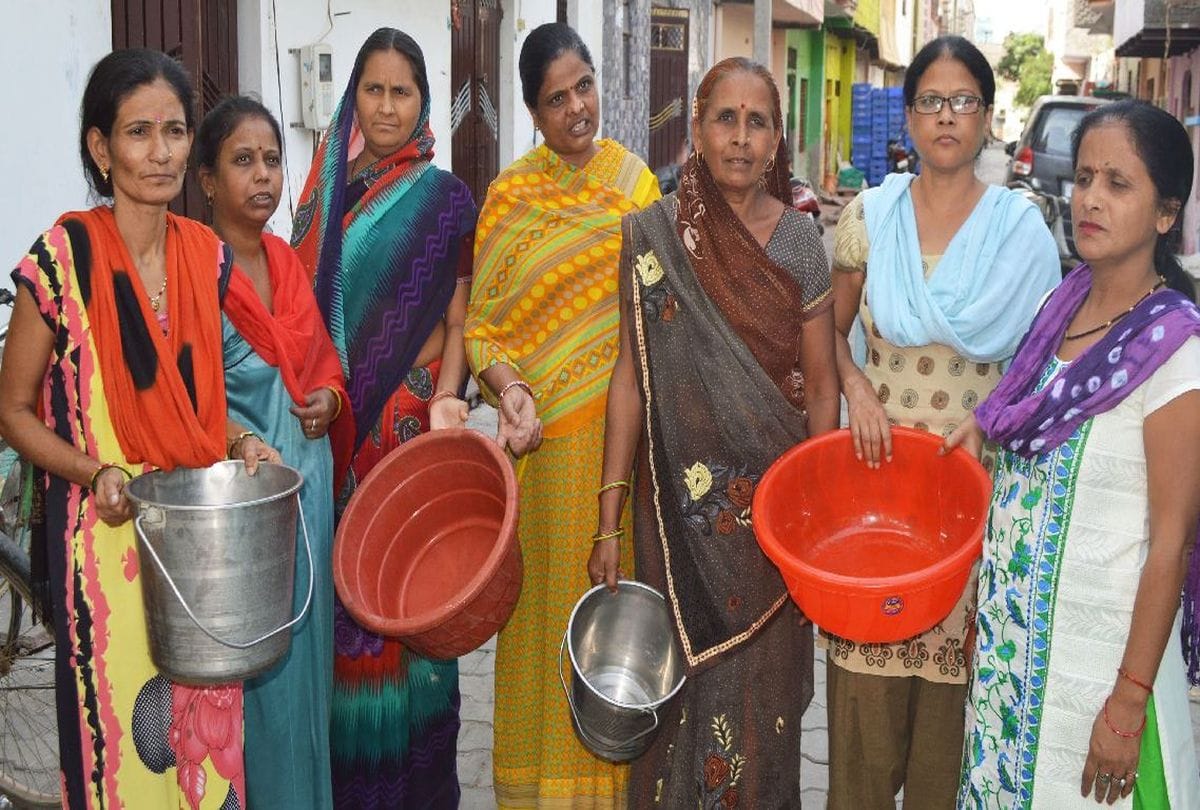 people pay money for drinking water in agra