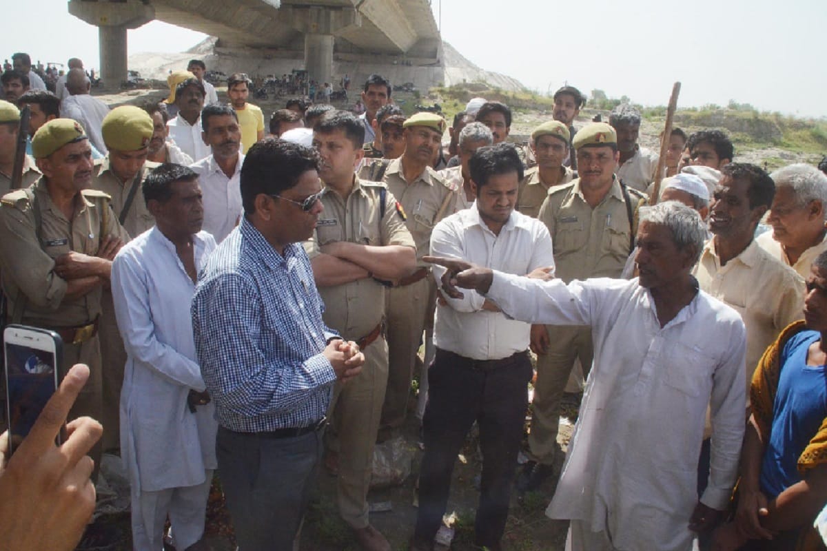 A family drowned in Yamuna river in Baghpat and Police and NDRF team is engaged in rescue mission