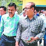 आंवलाघाट पंपिंग योजना का निरीक्षण करते डीएम डा.विजय कुमार जोगदंडे।