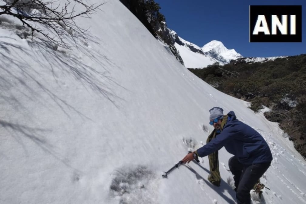Snow Man yeti footprints in Himalaya Mystery Mountaineer told all truth