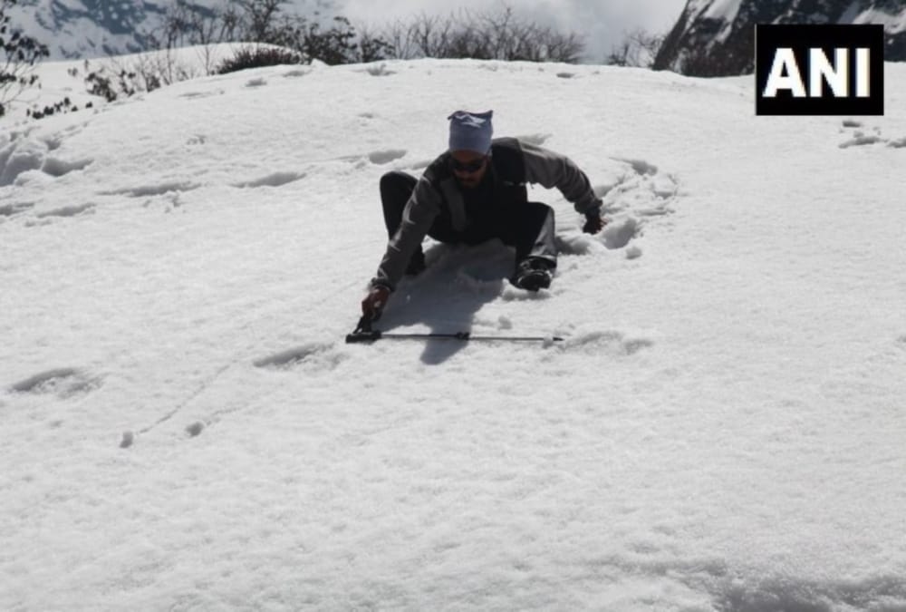 Snow Man yeti footprints in Himalaya Mystery Mountaineer told all truth