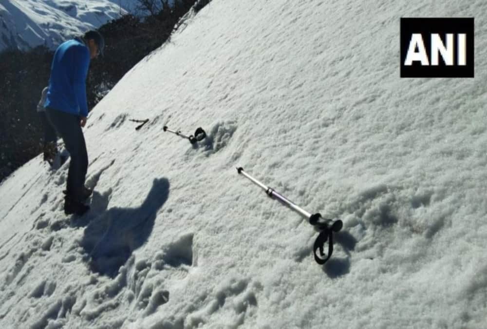 Snow Man yeti footprints in Himalaya Mystery Mountaineer told all truth
