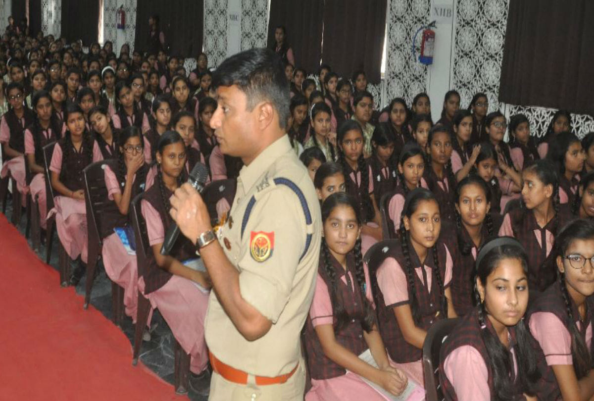 Amar Ujala Aparajita Program Over students security ssp amit pathak give tips