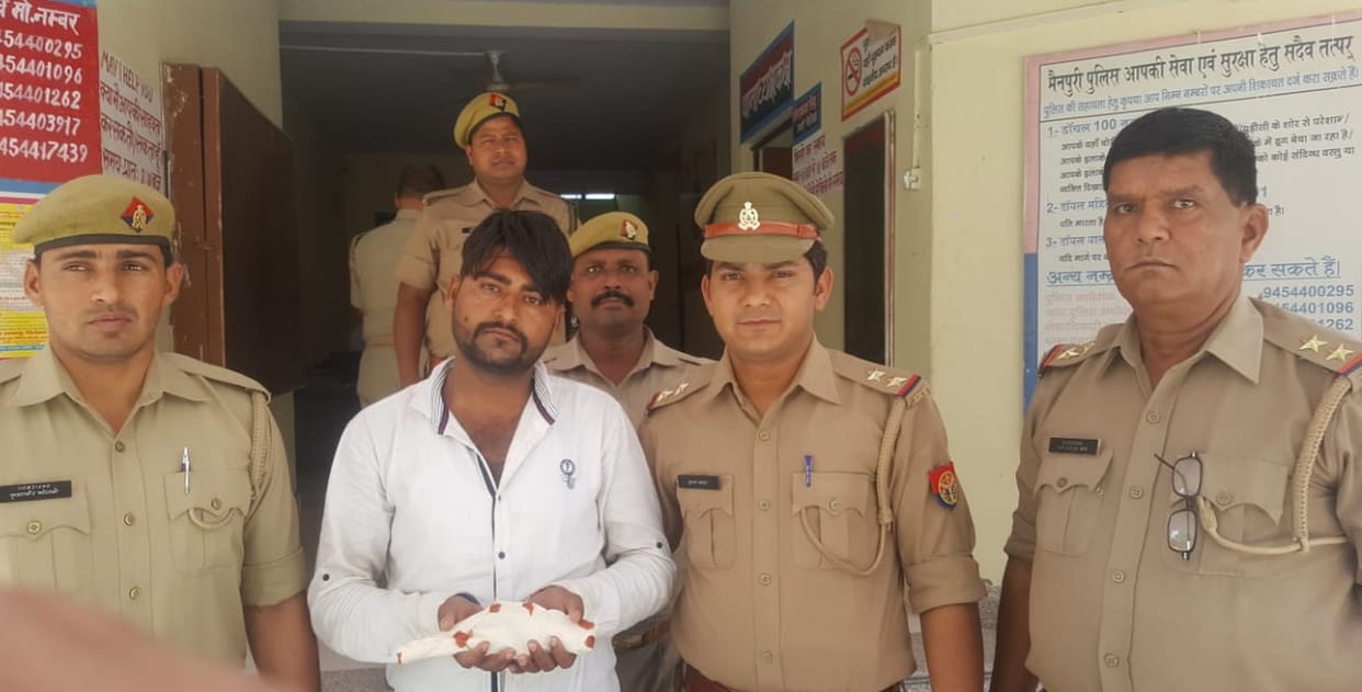 डीजे पर तमंचा लहराने वाला युवक  गिरफ्तार