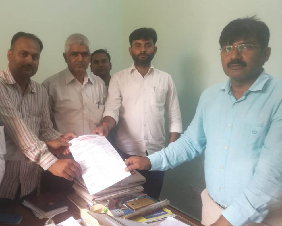 बैठक में उठीं लेखपालों की समस्याएं