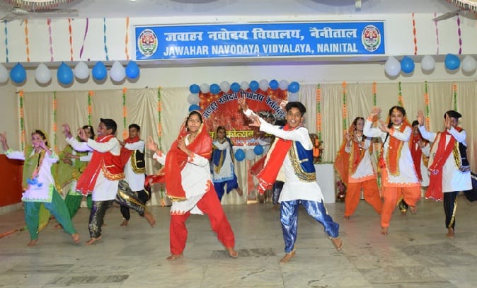 वार्षिकोत्सव में कुमाऊंनी गानों पर झूमे विद्यार्थी
