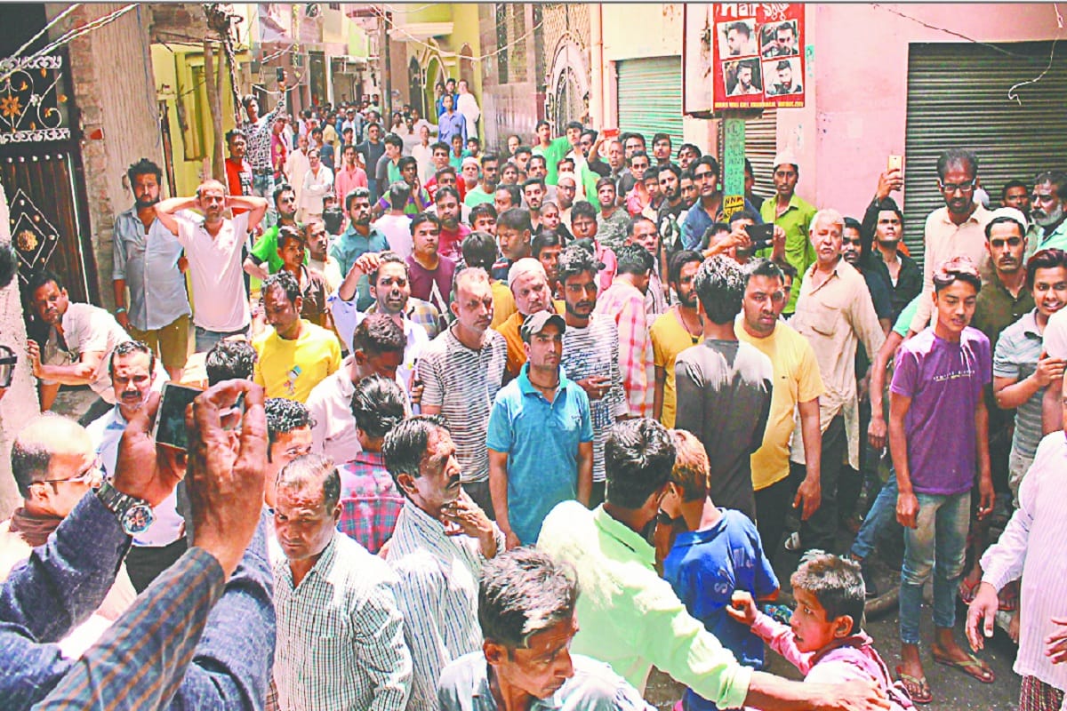 Many cylinder blast in Ghantaghar at Meerut and see photos