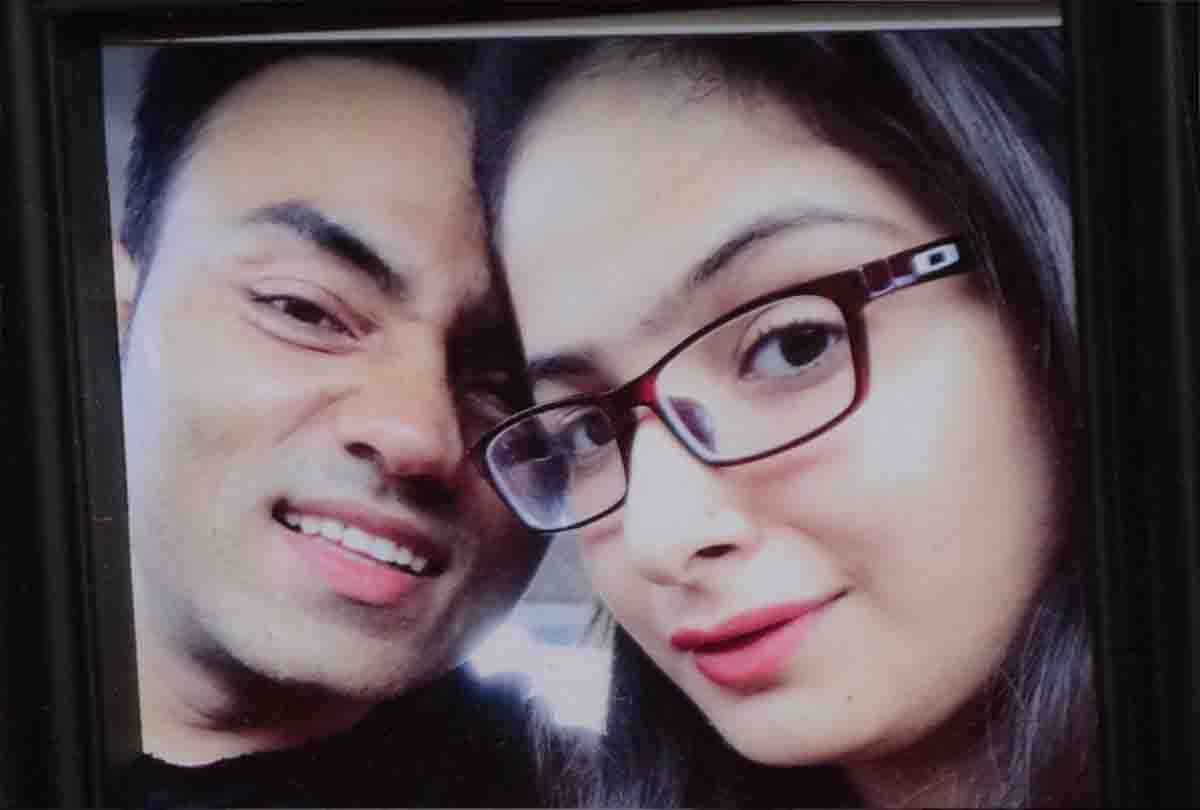samajwadi party leader daughter found dead in room
