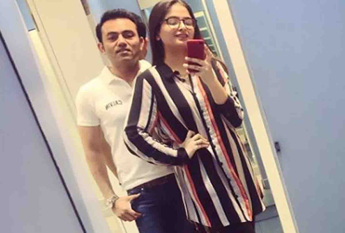 samajwadi party leader daughter found dead in room
